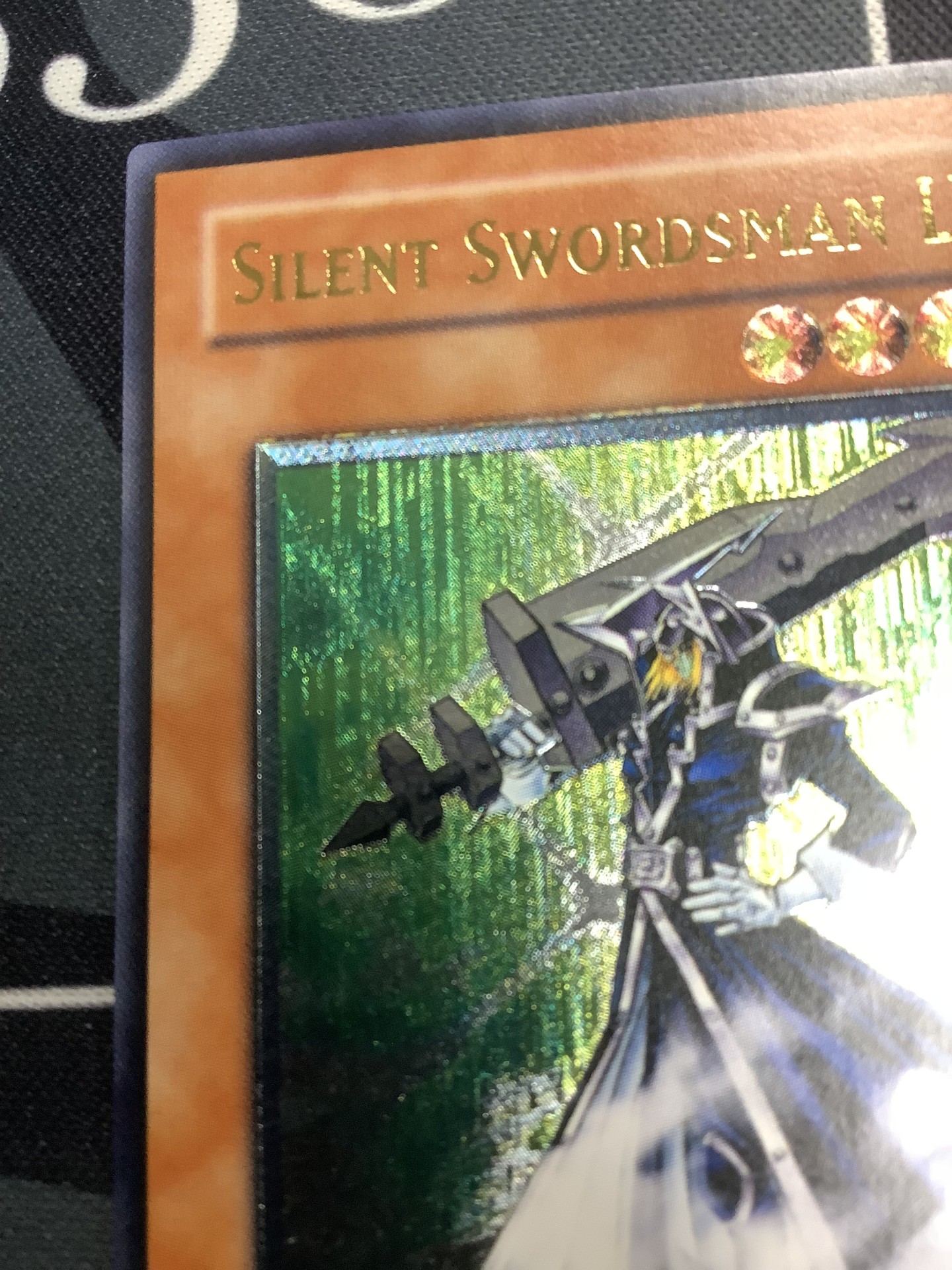 【美品　五つ目個体　裏側枠ズレ大】サイレントソードマン　セット　レリーフ 遊戯王「サイレント・ソードマンLV7」レリーフ - メルカリ