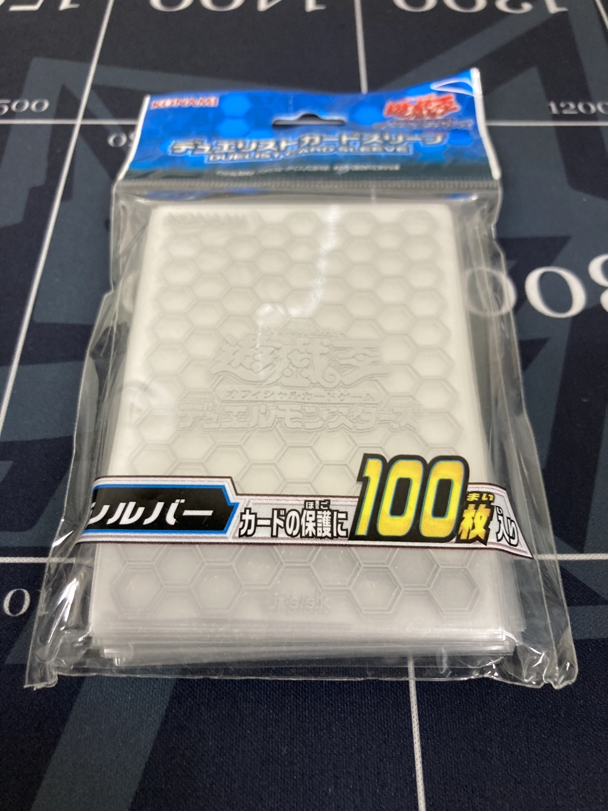 画像1: 【サプライ】デュエリストカードスリーブ　シルバー　100枚入り【未開封】